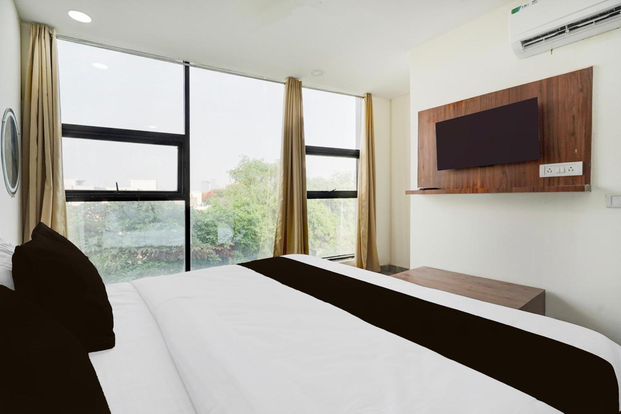Hotel O Indirapuram Grand Ghaziabad Bagian luar foto