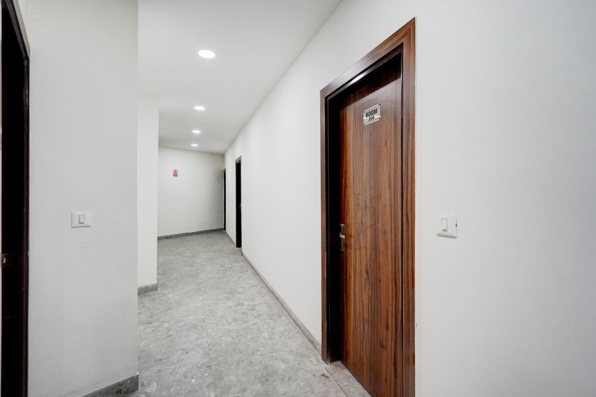 Hotel O Indirapuram Grand Ghaziabad Bagian luar foto