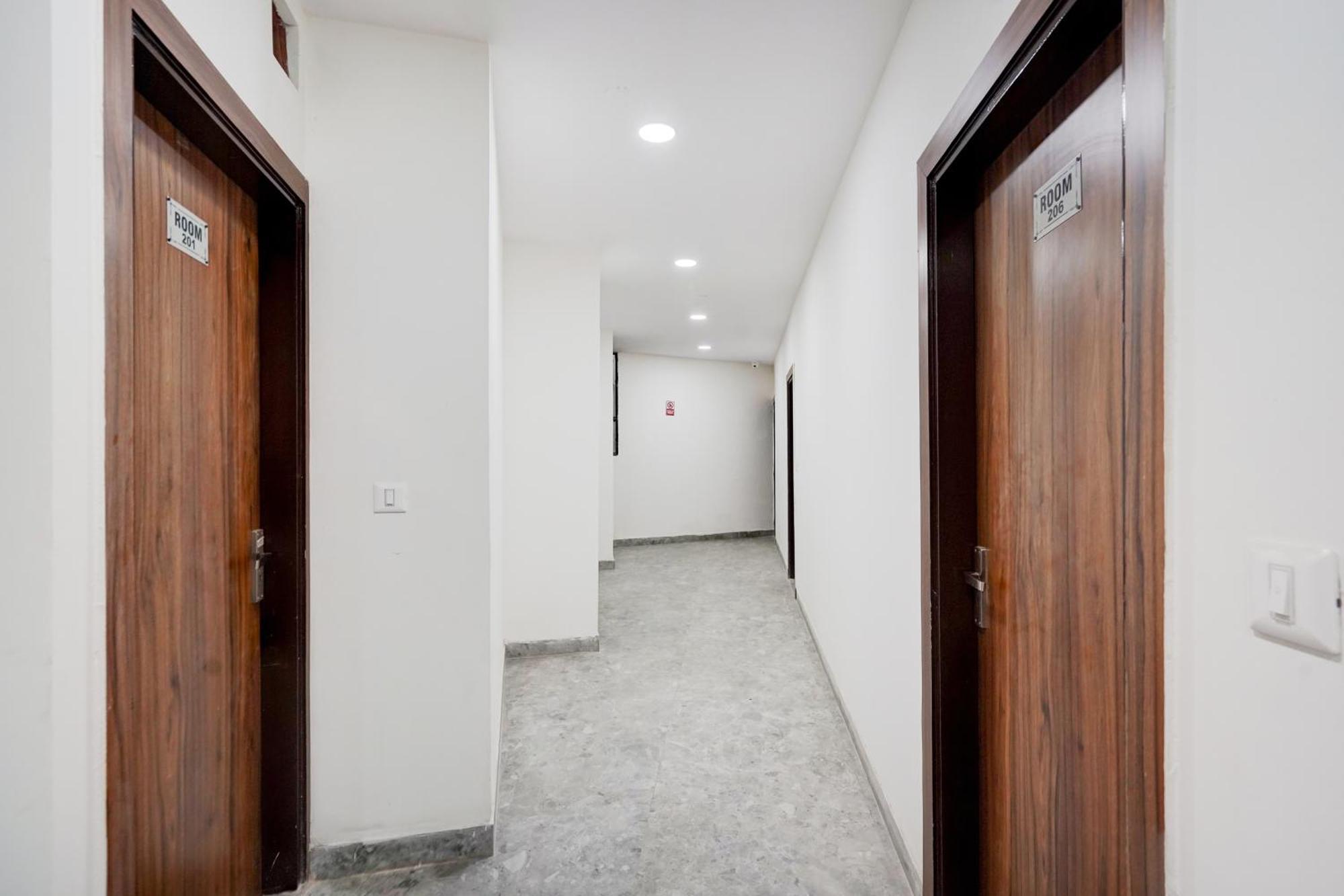 Hotel O Indirapuram Grand Ghaziabad Bagian luar foto